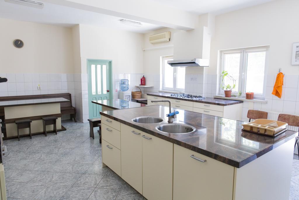 Hostel Holland Бакэу Экстерьер фото